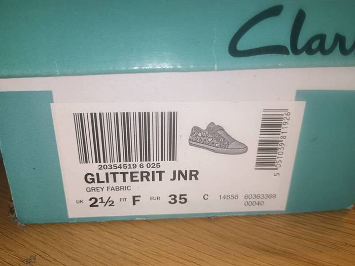Clarkes girls shoes size UK 2.5