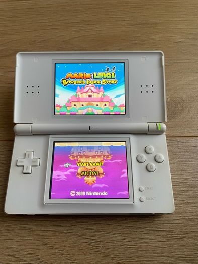 Modded Nintendo ds lite crystal white USG 001 boxed with manual with Flash Card 8gb with Games and retro games pokemon