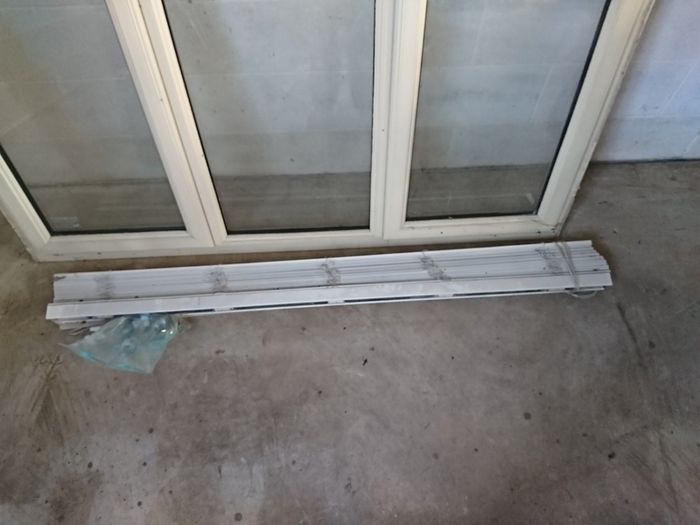 cream window