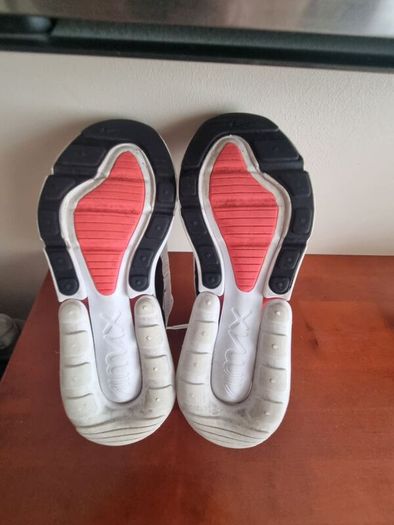 Nike 270s runners