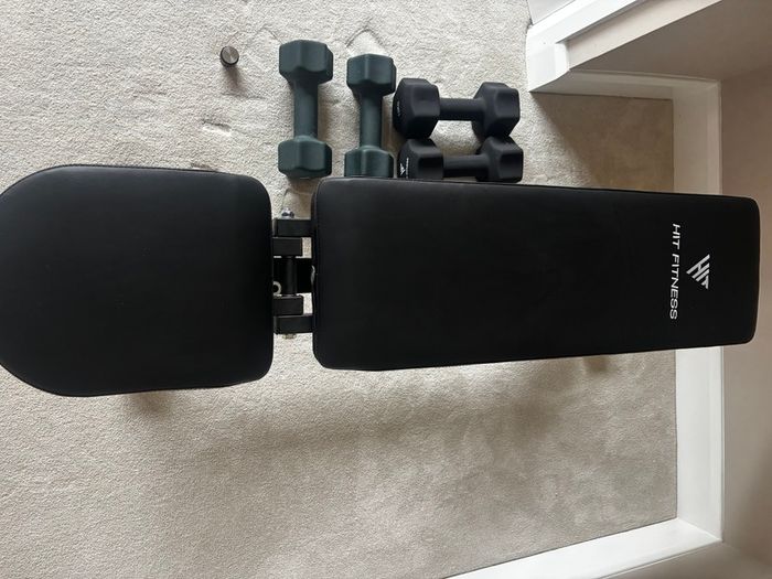 Weight bench & dumbbells