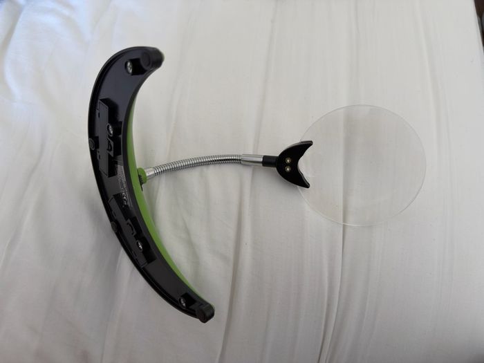 magnifying glass with stand and light