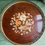 Vintage Beautiful Italian round Sorrento serving tray with burl wood inlay in a brass frame for serving trolleys/tea carts. Image 4