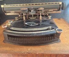 Antique Frolio Typewriter from 1926 made by Gundka Werke