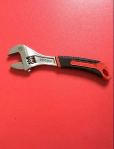 Adjustable spanner