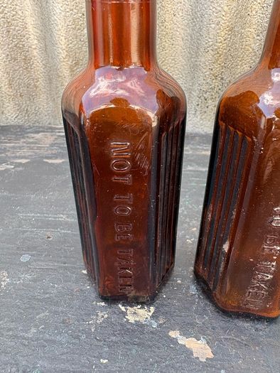 Antique Poison chemist pharmacy bottles set X6