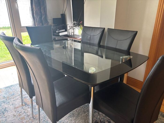 Pre Loved 6 Seater Dining Table with 6 Chairs