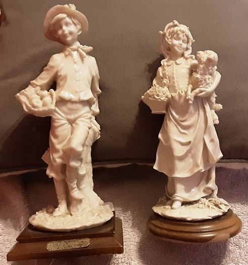 two nice figurines, ( m 1 )