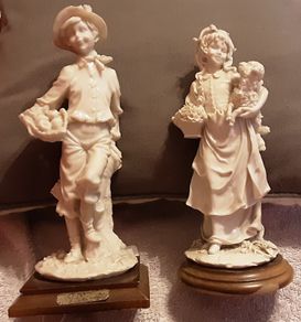 two nice figurines, ( m 1 )