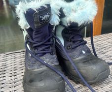 Snow boots