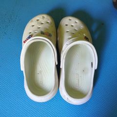 crocs