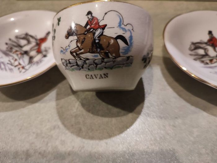 Tow royal Tara small dishes and Cavan small bowl of haunting .
