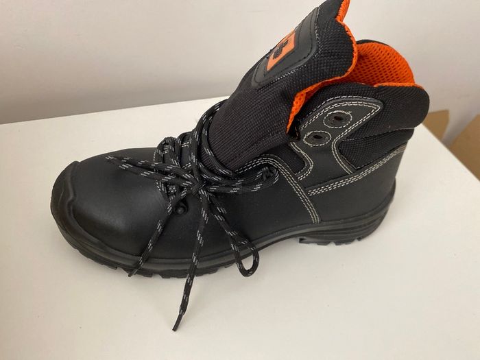 Safety shoes