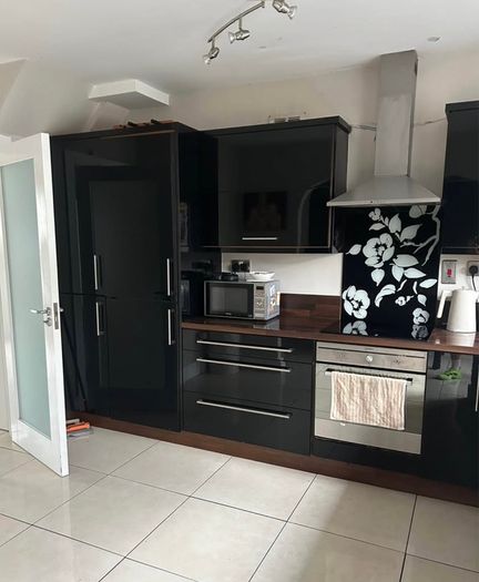 Black high gloss kitchen units and countertop