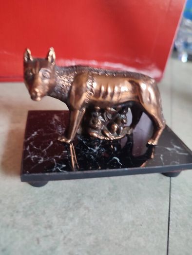 Reproduction of the Capitoline she-wolf Romulus and Remus Sculpture - from the legend of the foundation of Rome - Copper - Mid-Century Modern