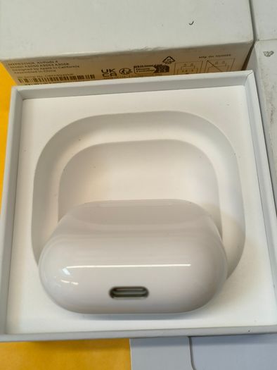 Official  Apple Airpods 4 Earbuds A3050/A3053/A3058 USB-C / Very Little Use