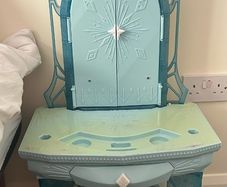 Singing Frozen Vanity Table