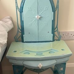 Singing Frozen Vanity Table