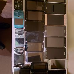 25 Mobile phones in very good cosmetic condition but have no Batterys