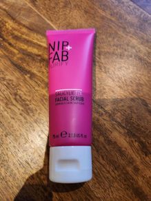 Nip + Fab salicylic fix facial scrub 75ml