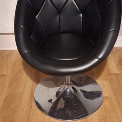 swivel  black  leather  chair