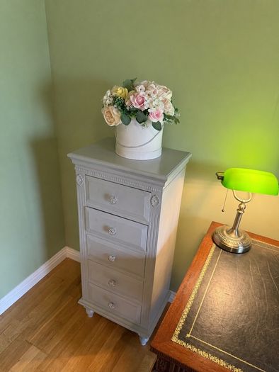 Vintage Tallboy Chest of Drawers in Excellent Condition