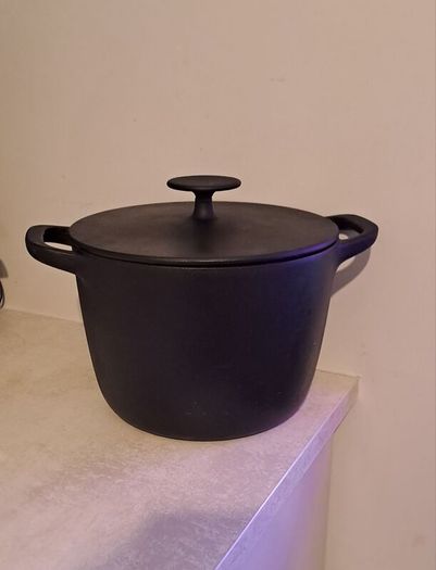 Cast Iron Pot with Lid 5LT