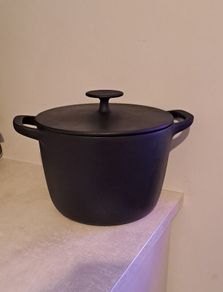 Cast Iron Pot with Lid 5LT