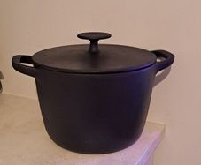 Cast Iron Pot with Lid 5LT