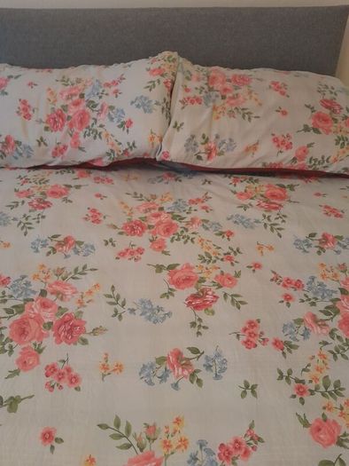 Nice Double Bed with All the betting and Cover