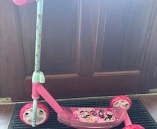 Minnie Mouse scooter