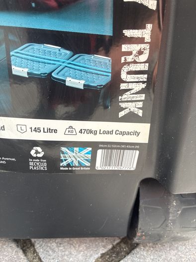 Heavy duty trunk on 4 wheels