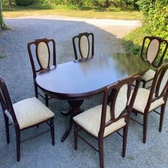 Extendible Dining Table and Chairs