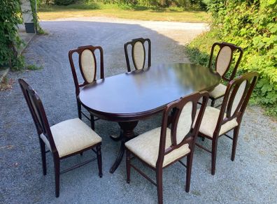 Extendible Dining Table and Chairs