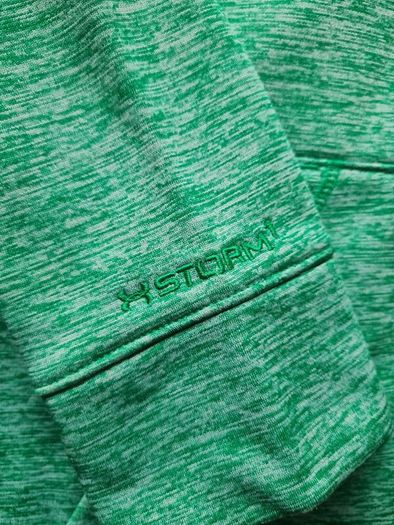 Under armour x storm hoodie Size small-medium green in like new condition