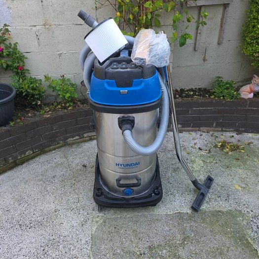 Wet dry vacuum