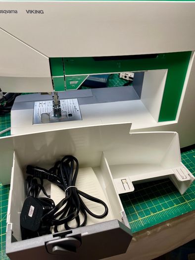 Huskvarna Viking Jade 20 Sewing Machine - As new - Serviced - Premium machine