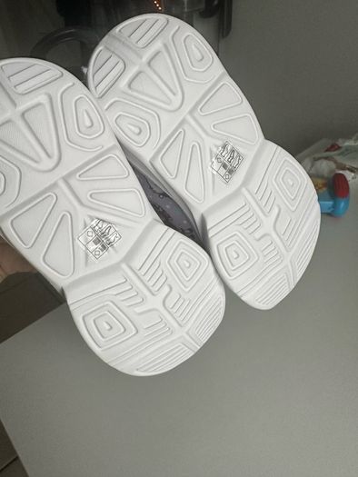 Girl's sneakers size 13