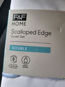 White Scalloped edge duvet set double NEW white