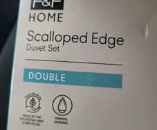 White Scalloped edge duvet set double NEW white