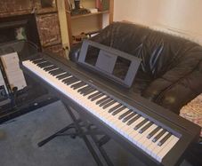 Keyboard Yamaha P45 with bundle