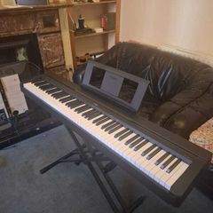 Keyboard Yamaha P45 with bundle
