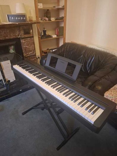 Keyboard Yamaha P45 with bundle