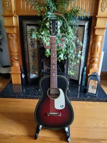 Gretsch G9500 2SB Parlor Guitar and carry bag