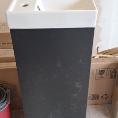 Bathroom sink unit