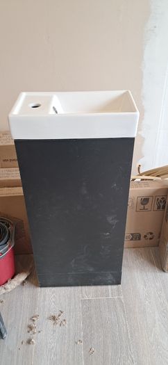 Bathroom sink unit