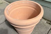 Large Deroma terracotta pot