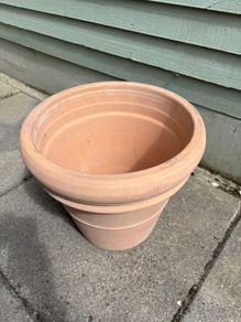 Large Deroma terracotta pot
