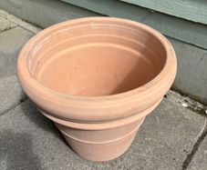 Large Deroma terracotta pot