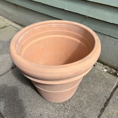 Large Deroma terracotta pot